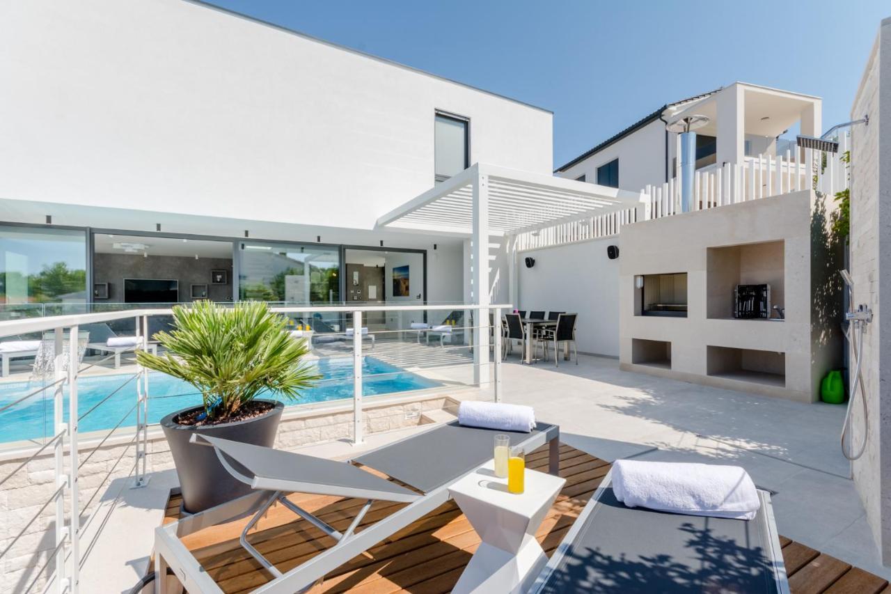 סוטיבאן Villa Vitae & Villa Pax מראה חיצוני תמונה
