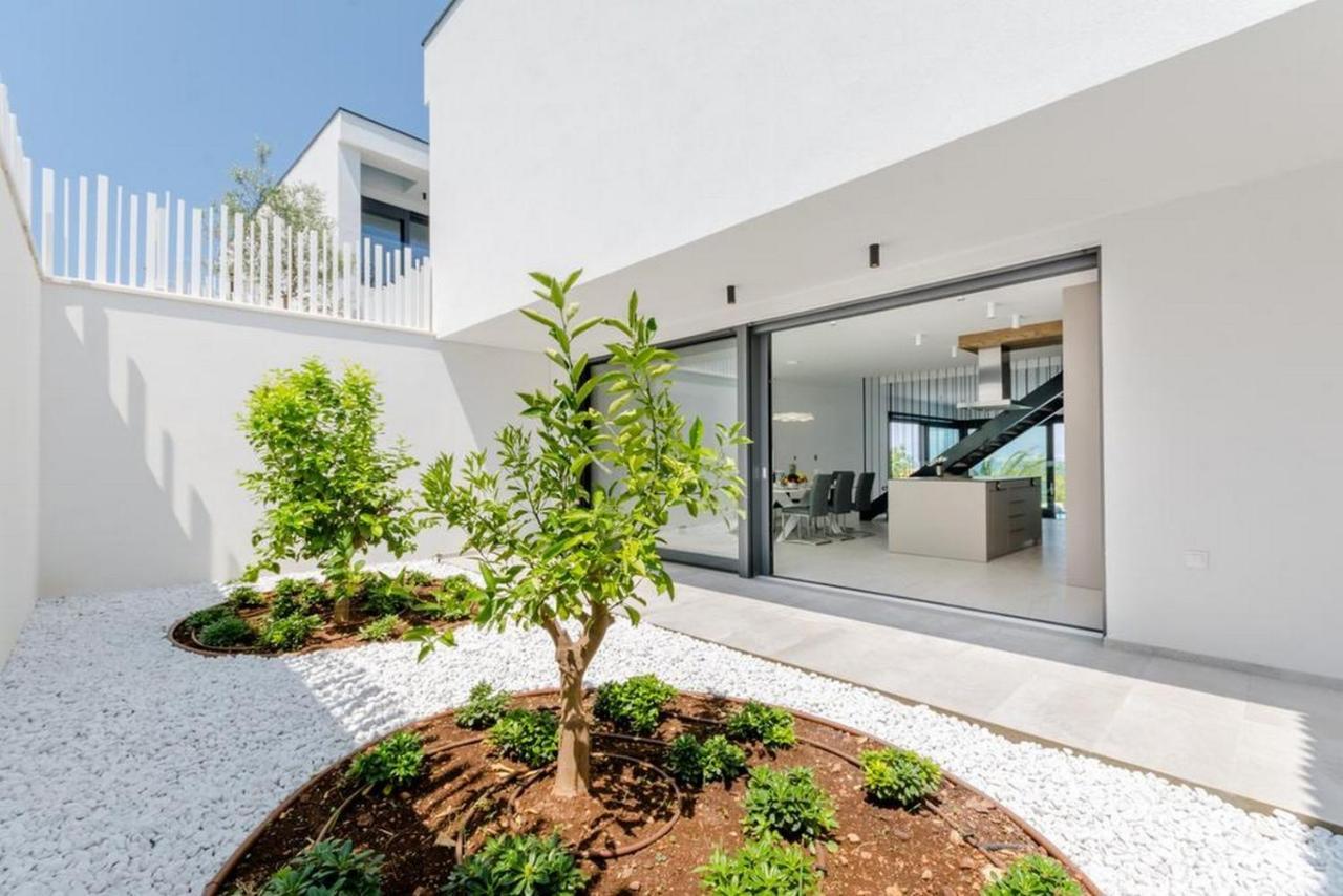 סוטיבאן Villa Vitae & Villa Pax מראה חיצוני תמונה